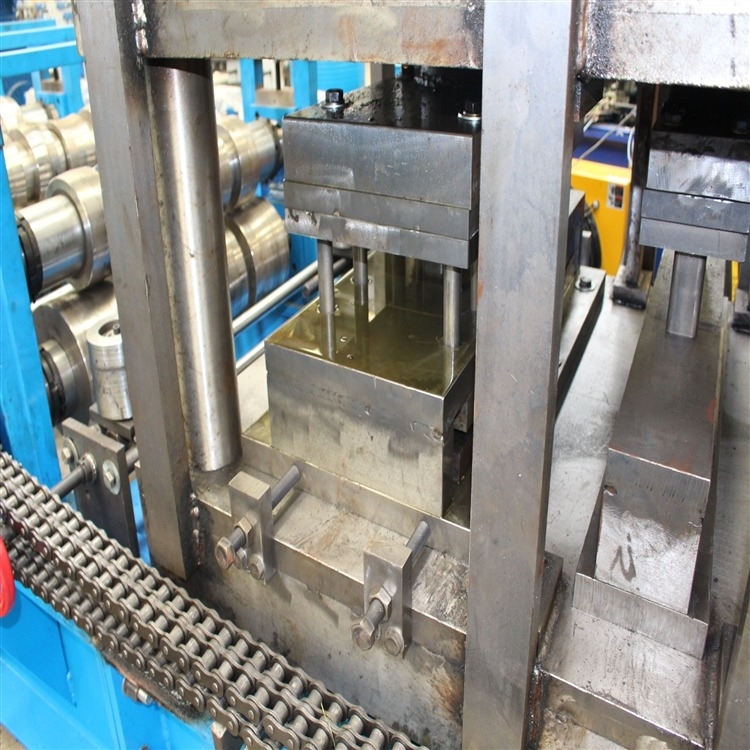 18-26 Station Cold Galvanized Steel Deck Roll Forming Machine With Hydraulic Cutting