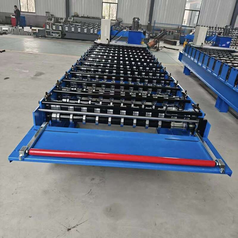 45 Bahan Roller Baja Chain Drive Tile Roofing Sheet Making Machine Dibangun untuk memberikan stabilitas yang konsisten dan operasional